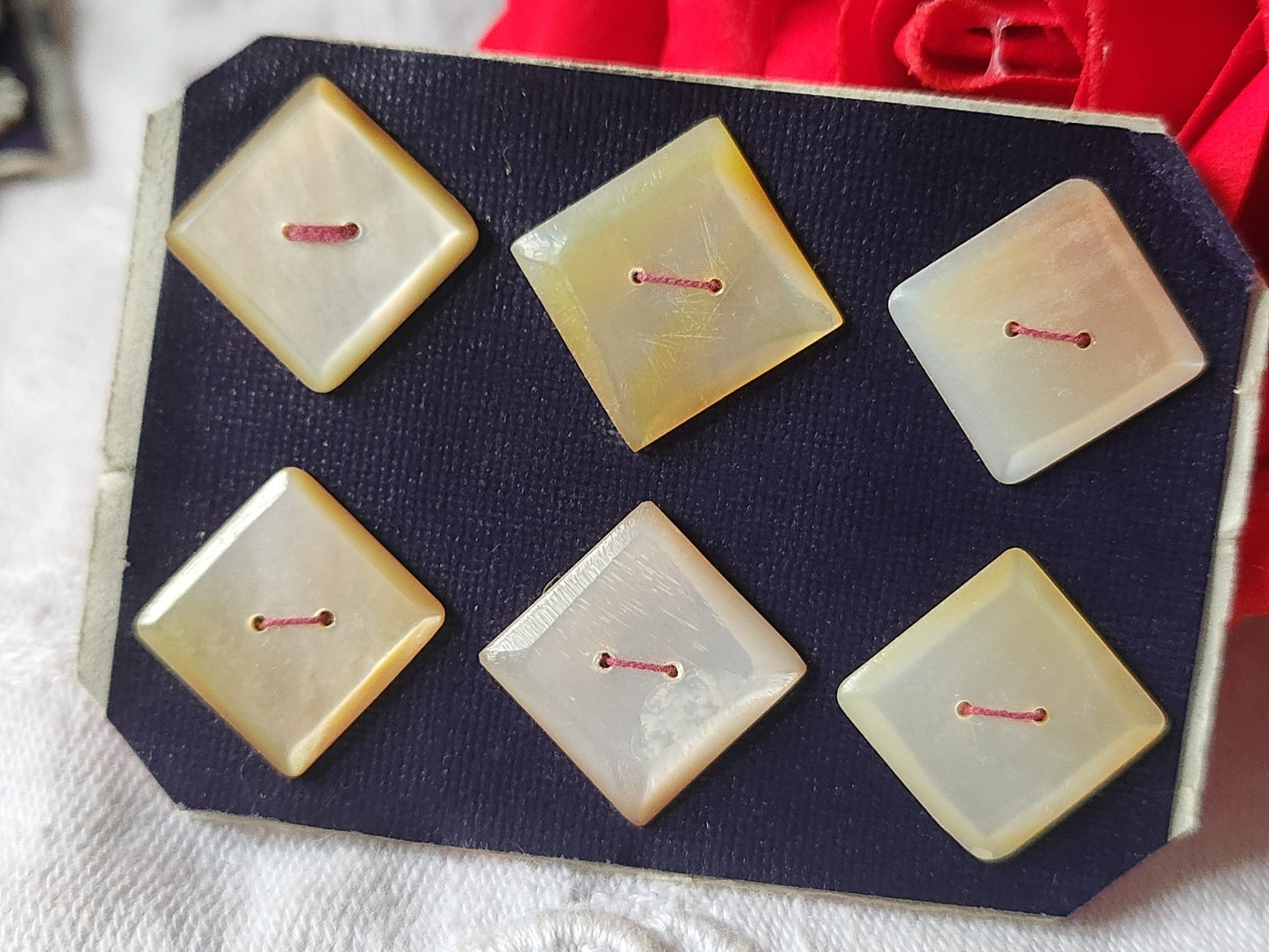 Rare petite plaque boutons anciens en nacre  1,5 cm  lot de 6 n°54