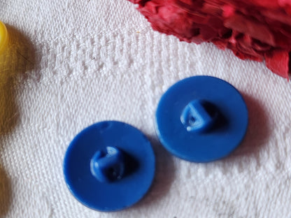Duo  boutons anciens en verre bleu à pied 1,8 cm G12D