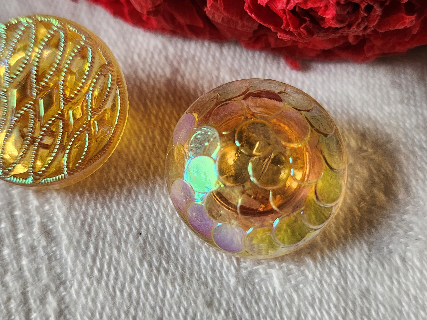 Duo boutons anciens en verre orange mordoré 1,7 et 1,8 cm G3D