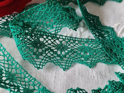 Dentelle vintage vert  coton 3 métres sur 3 cm A6