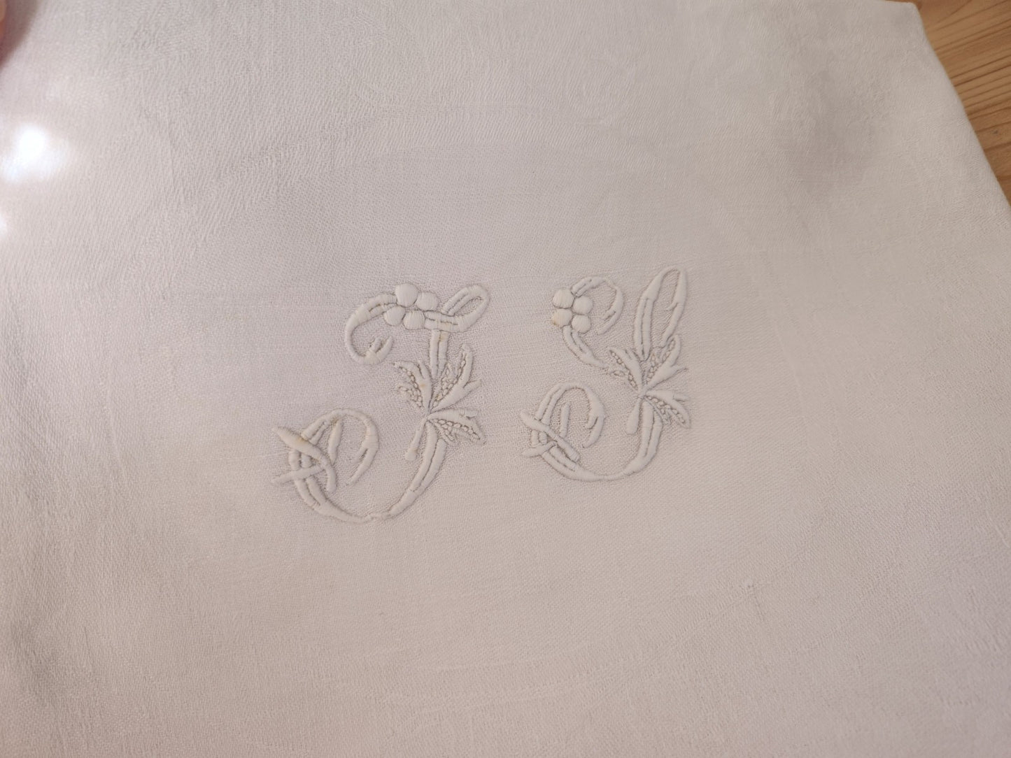Superbe monogramme ancien IS sur serviette ancienne B8