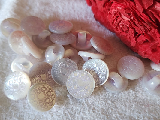 Lot 6 boutons anciens en nacre reflet violet  clair alveole pied 1,1 cm ref 1012