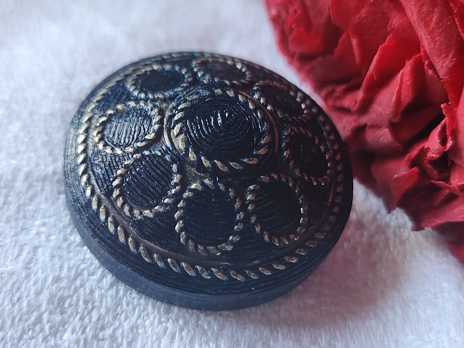 Collection gros bouton vintage bleu  avec ornement métal 2,8 cm pied ref 2355