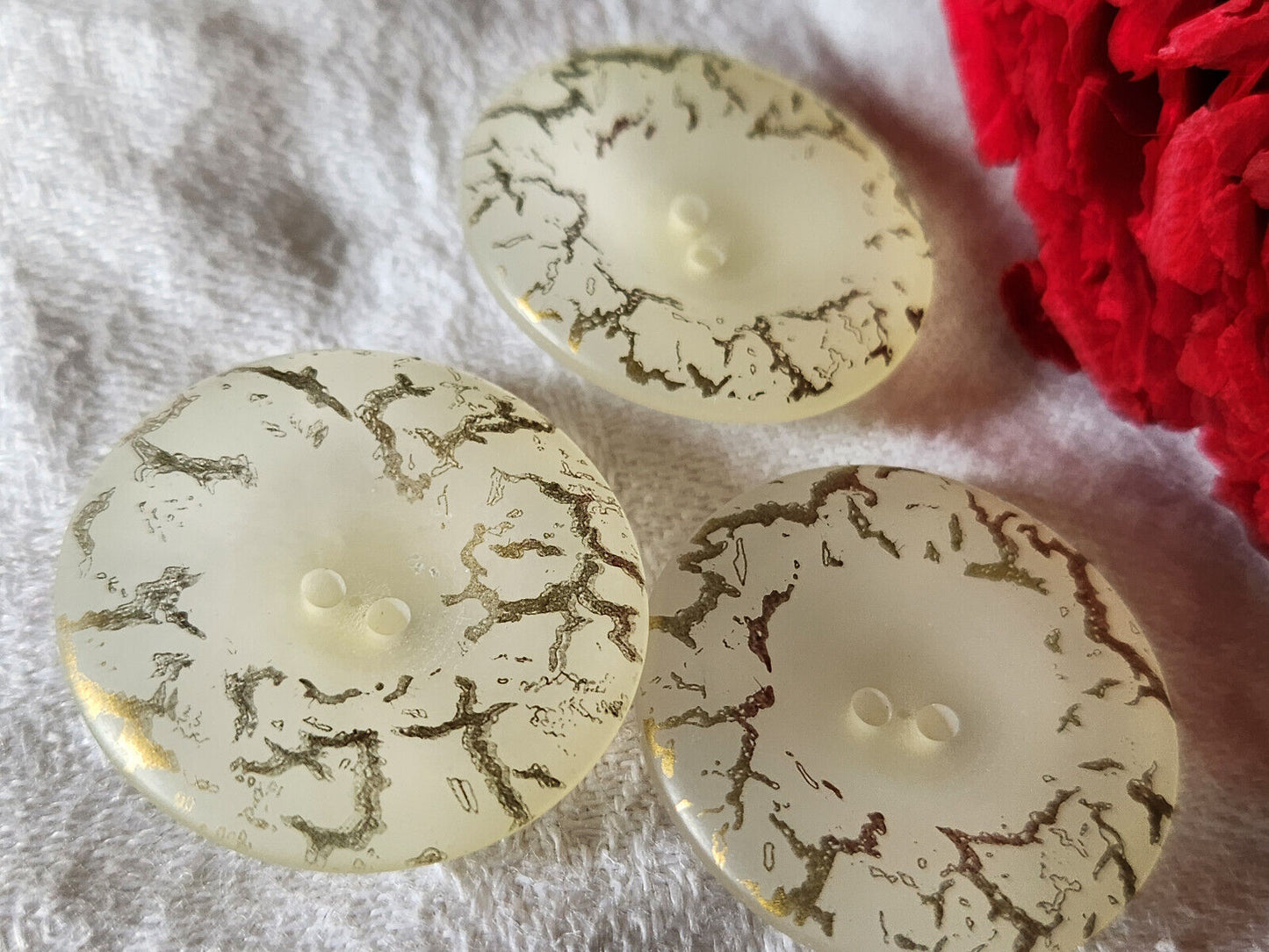 Trio boutons vintage blanc/créme filet doré gros  2,8 cm ref 1617