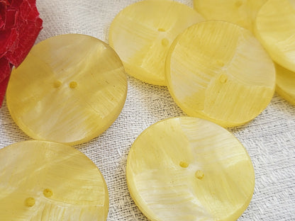 Lot 9 gros boutons vintage jaune blanc texturé diamètre 3,1 cm ref 1866