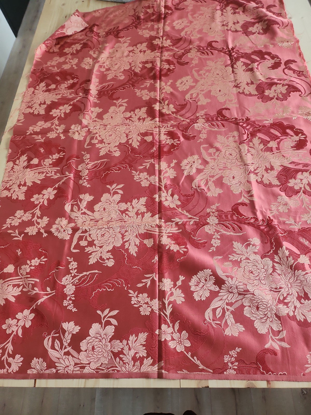 Ancien coupon de tissu damassé rose fleur pivoine broché 126 cm sur 90 cm B4