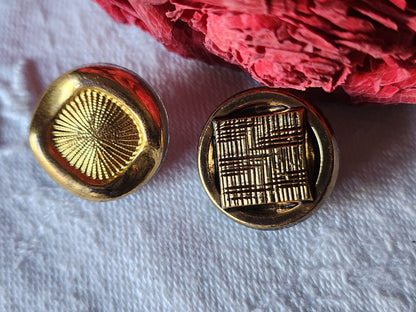 Duo boutons vintage en verre doré or travaillé diamètre 1,7 cm  D7Q