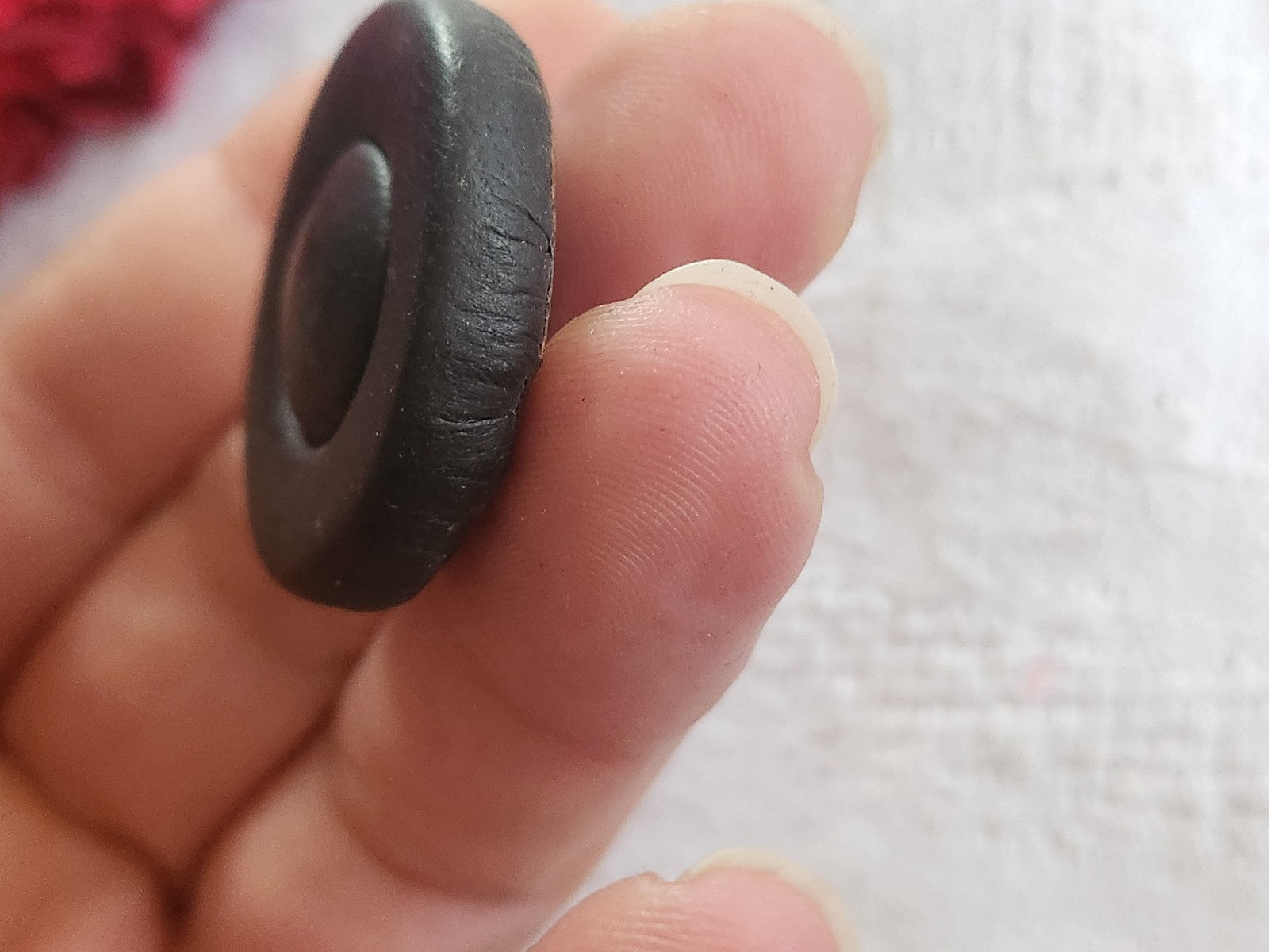 Ancien gros bouton en cuir marron  collection pied 3,1  cm G8R