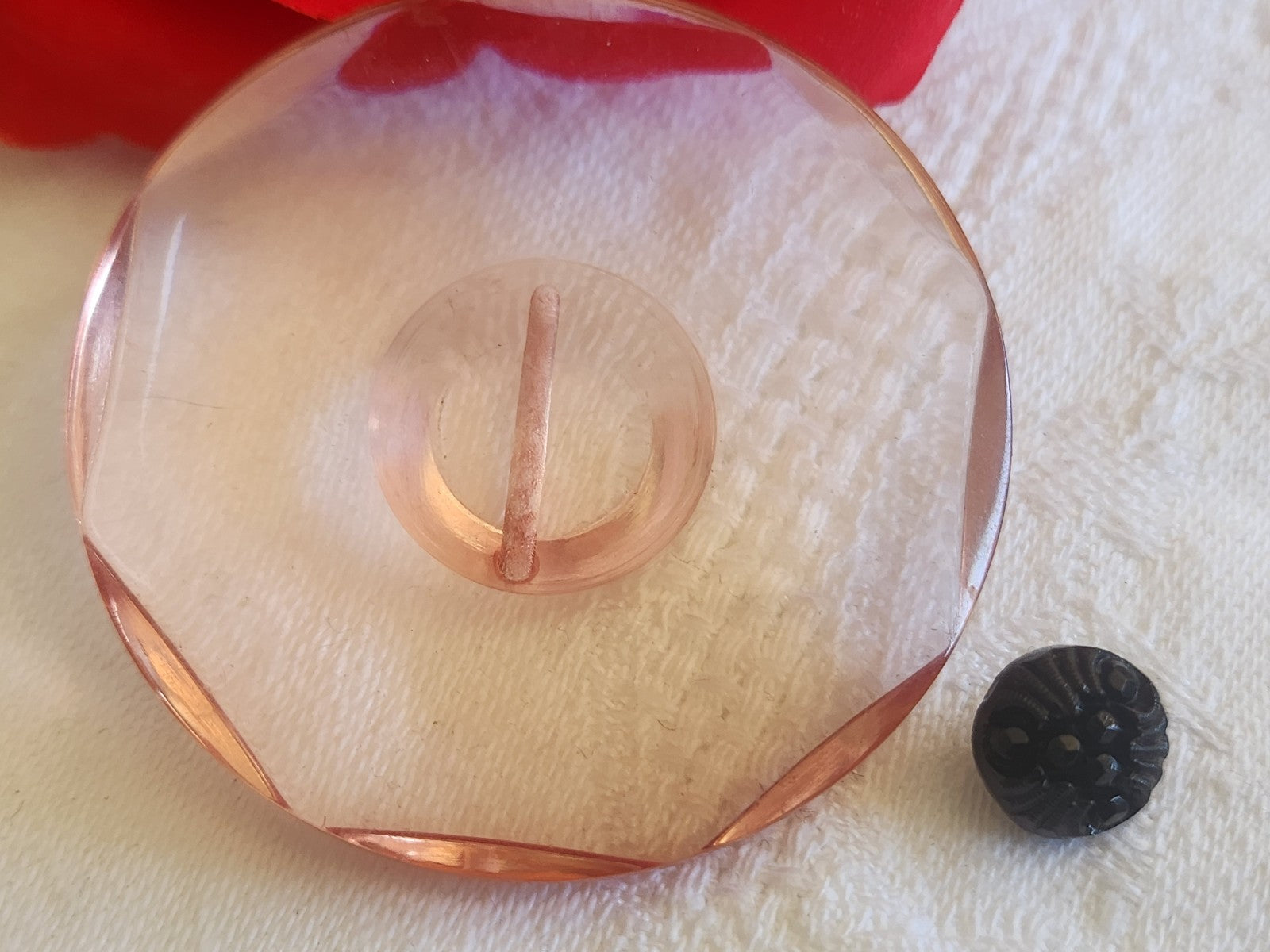 Enorme bouton vintage rose épais effet plexis pied veste  4,8 cm ref 2577