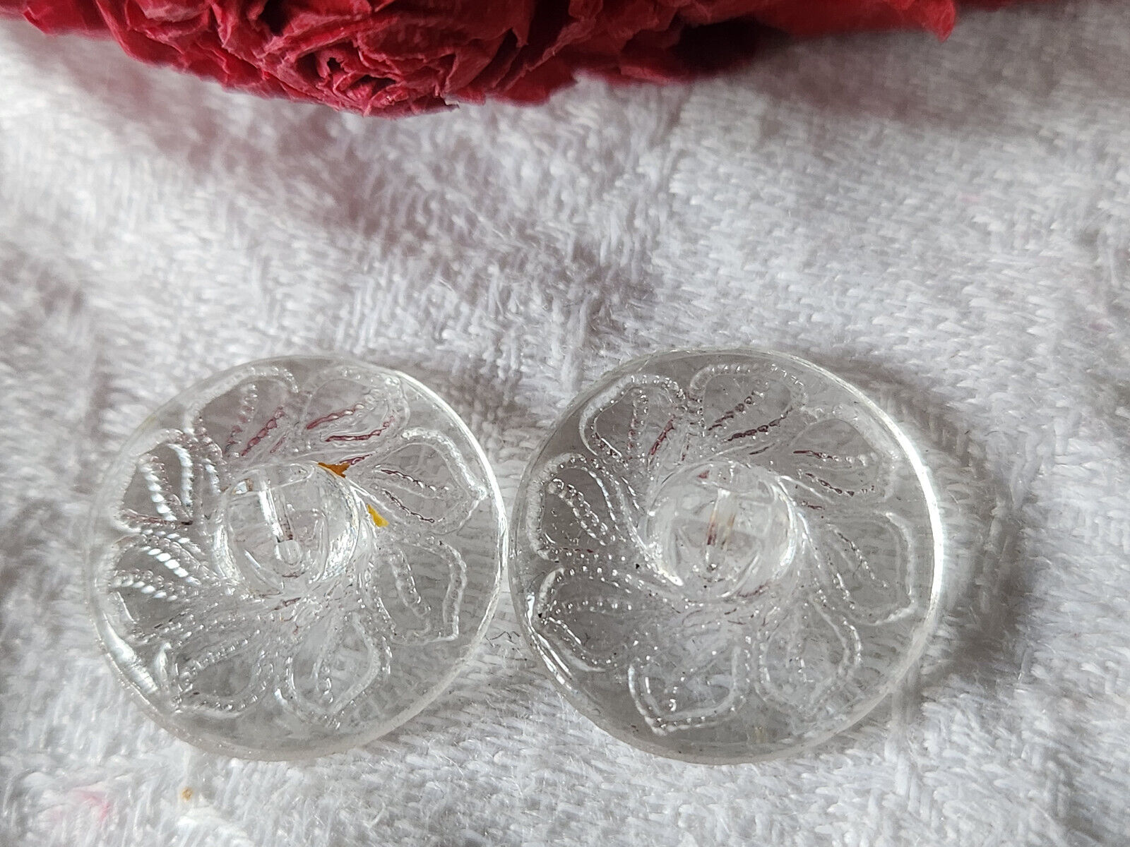 Duo boutons anciens en verre coeur fleur rehaussé 1,9 cm G15D