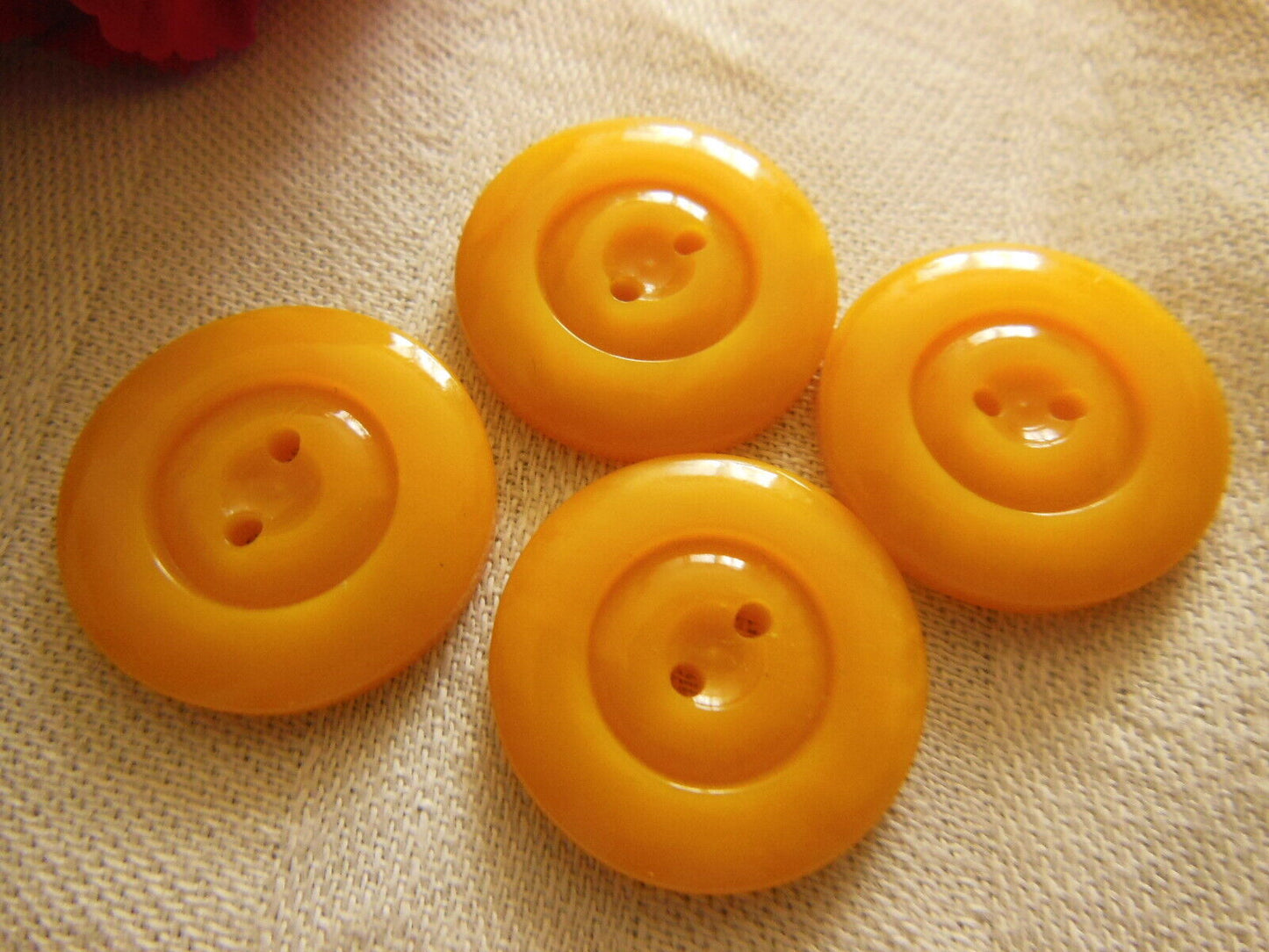 Lot 4 boutons vintage  jaune foncé marbré diamètre 2,1  cm ref 2040