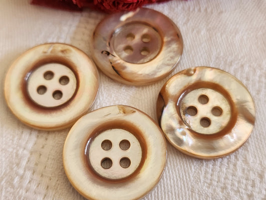 Lot 4 gros boutons vintage en nacre beige 2,5 cm ref 821