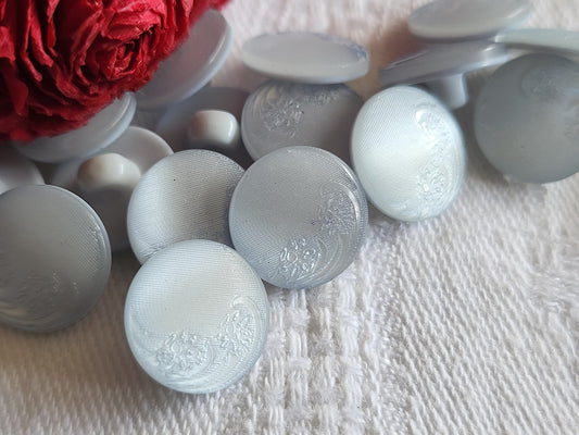 Lot 15 petits  boutons vintage bleu lumineux fleur pied  1,2 cm ref 1111