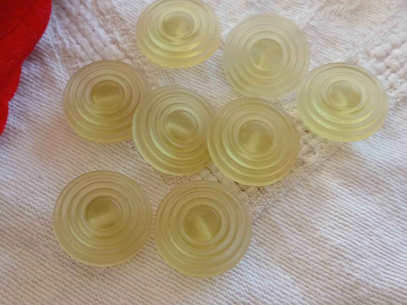 Lot 8  boutons vintage jaune mat spirale pied 1,7 cm 17 mm ref 6467