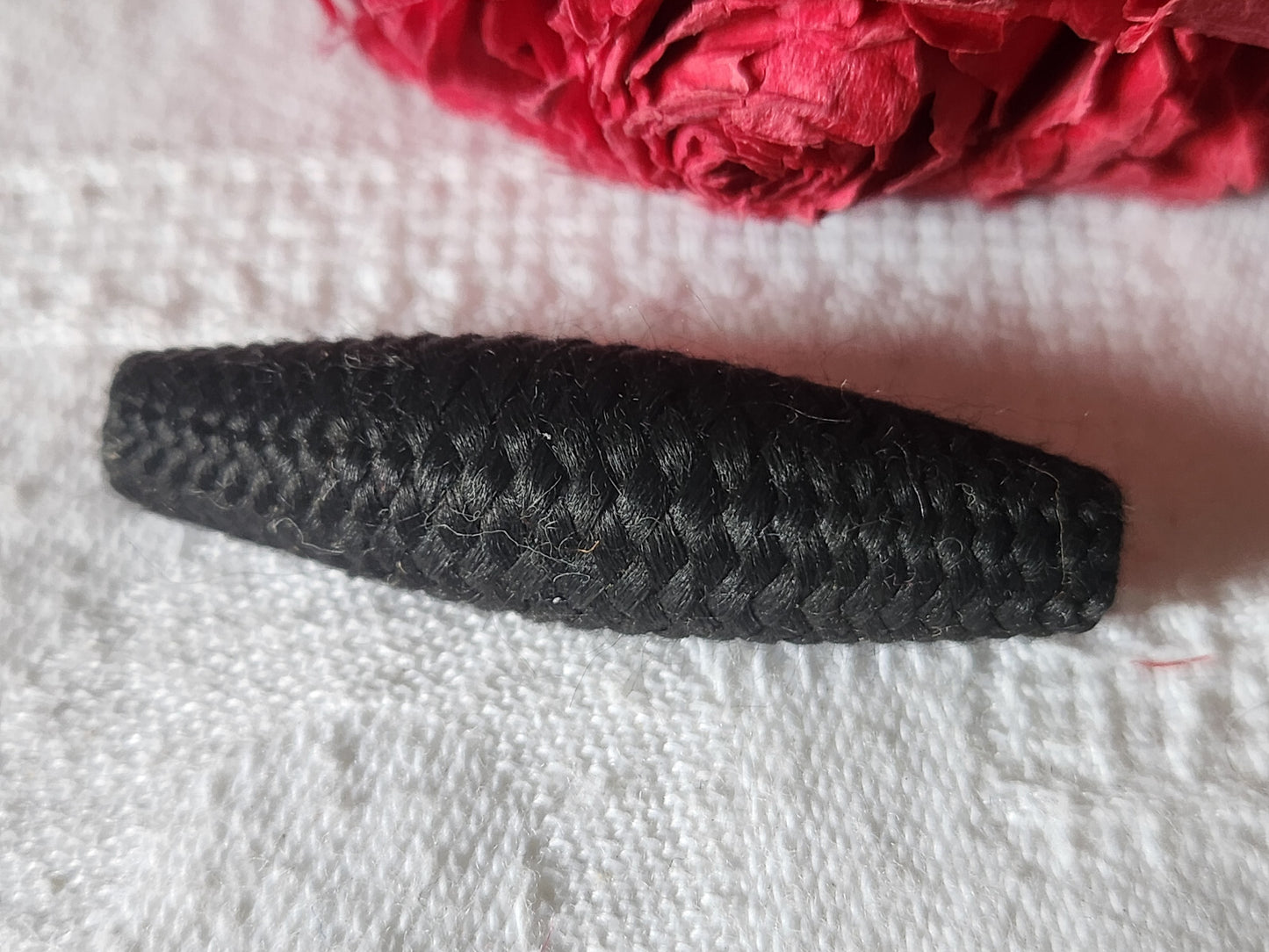 Longue perle ancienne en passementerie noire étroite 1,1 sur 4,1 cm D19C