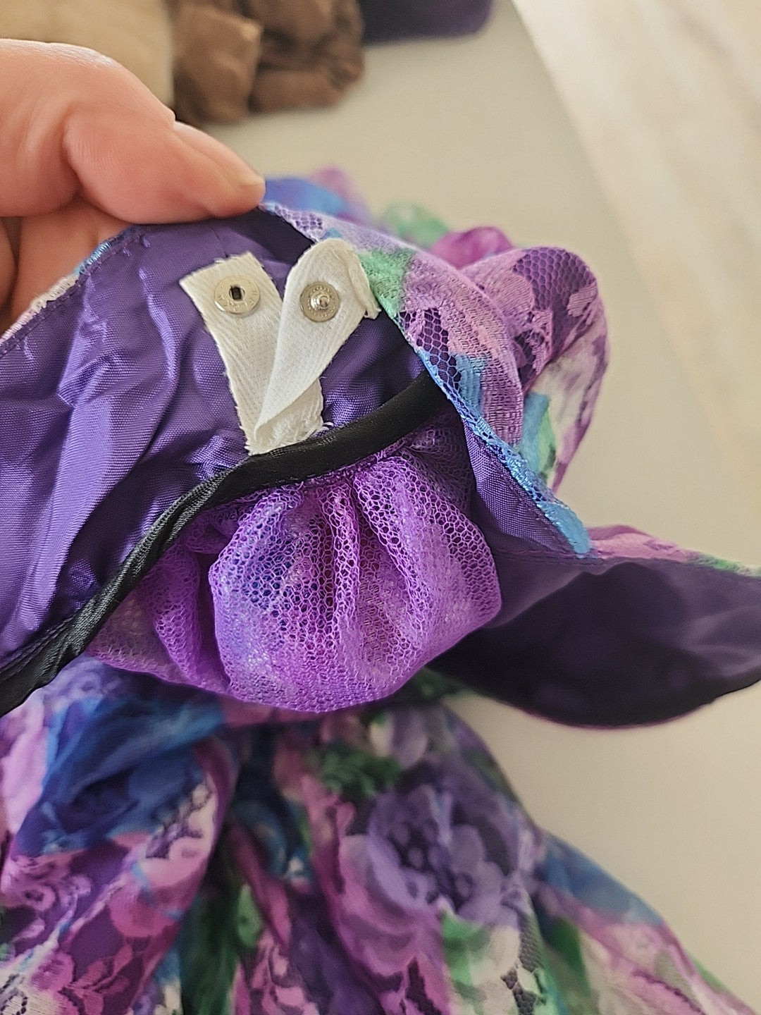 Kitch robe atypique violette vert dentelle jupon T38 Lina Innocenti ref portant