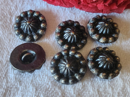 Lot 6 boutons anciens en métal à pied fort relief  1,7 cm superbe ref 5450