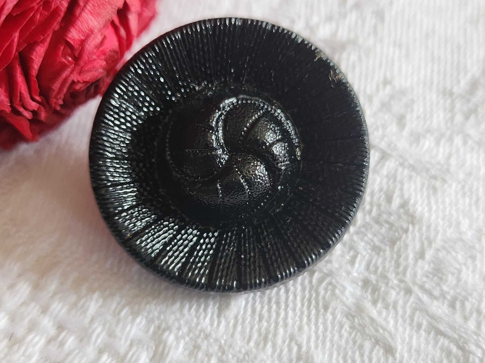 Bouton ancien en verre noir cœur spirale vintage 2,7 cm D14K