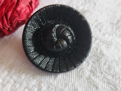 Bouton ancien en verre noir cœur spirale vintage 2,7 cm D14K