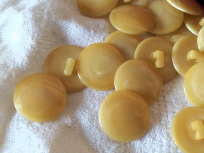 Lot 20 boutons vintage beige lisse à pied  1,8 cm ref 108