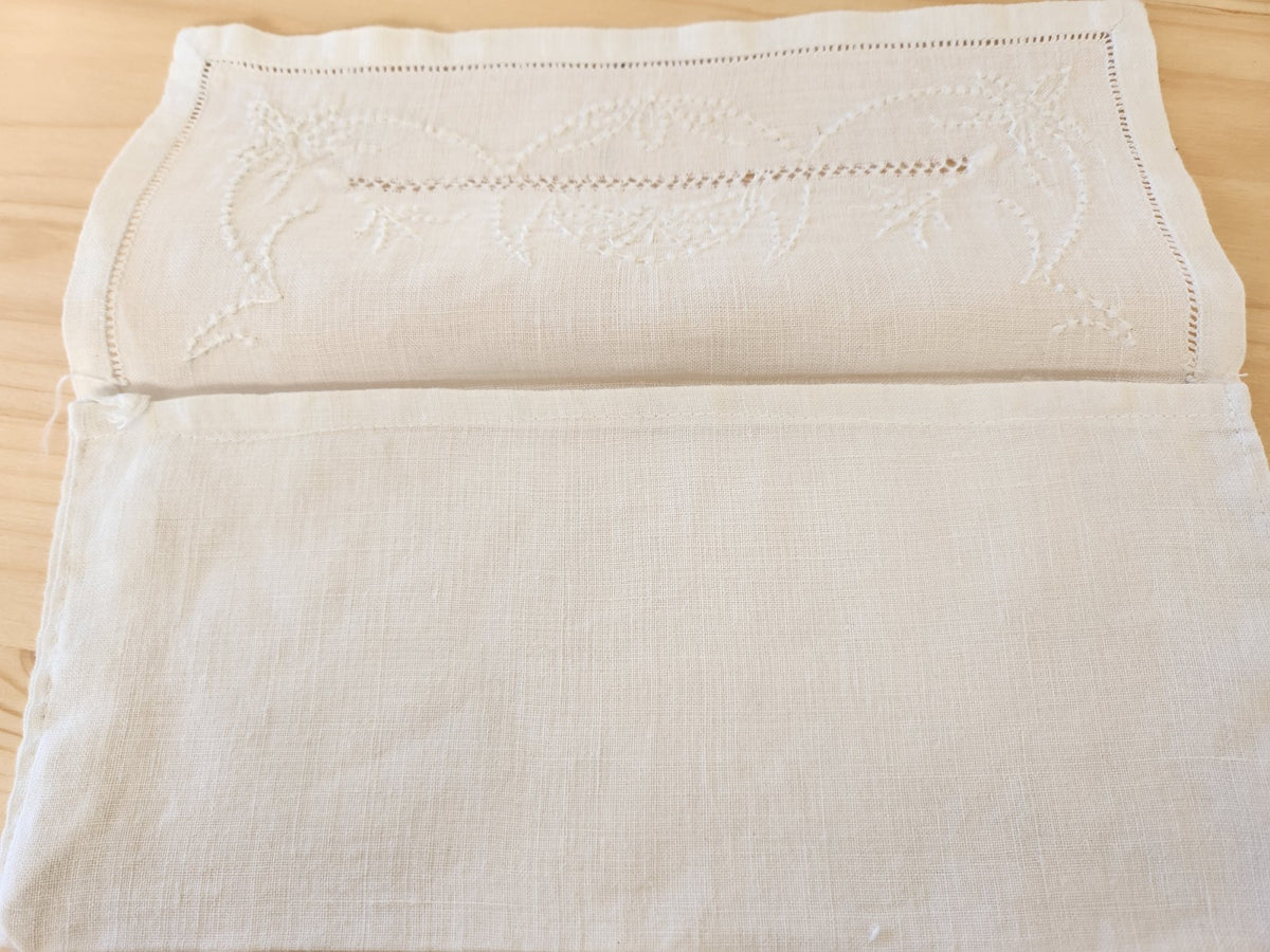 Ancien porte serviette  fait main dentelle broderie  pochette 11 cm sur 25 cm B8