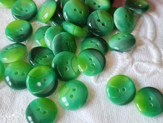 Lot 32 boutons vintage camaieu vert trous 1,1 cm ref 1656
