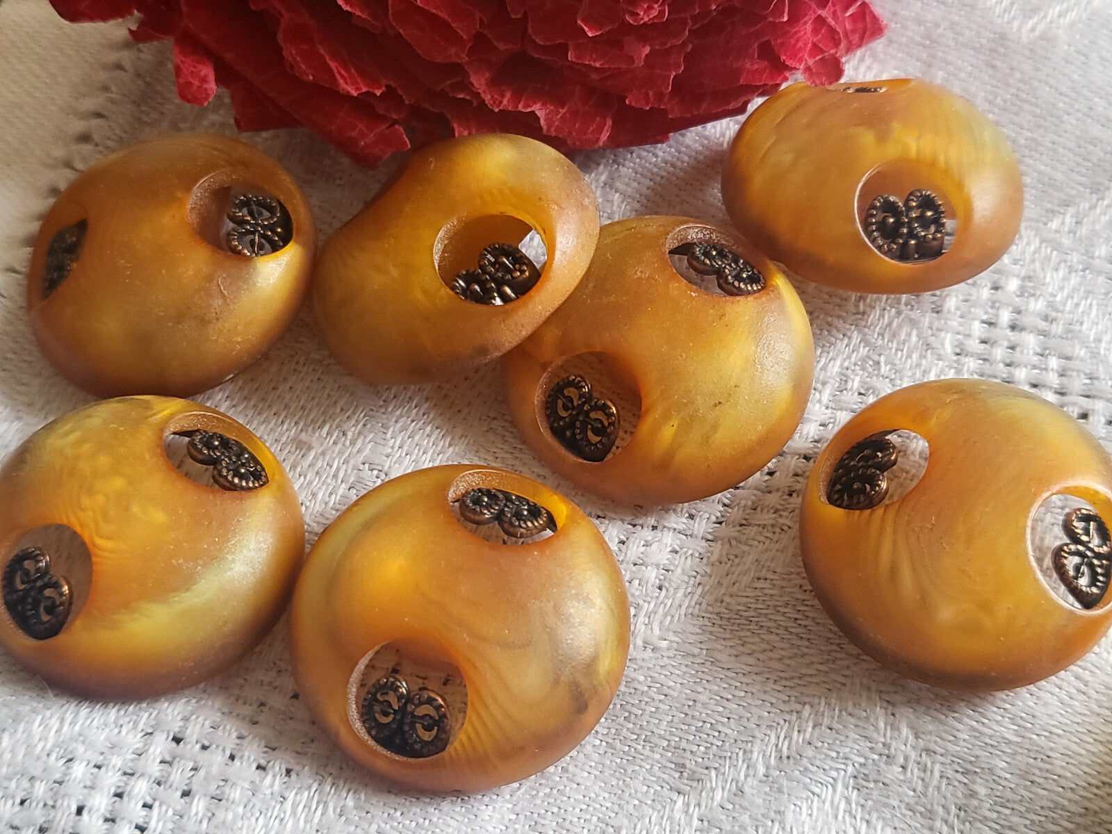 Lot  7 boutons vintage camaïeu orange ajouré pied jolis  2,2 cm ref 5119