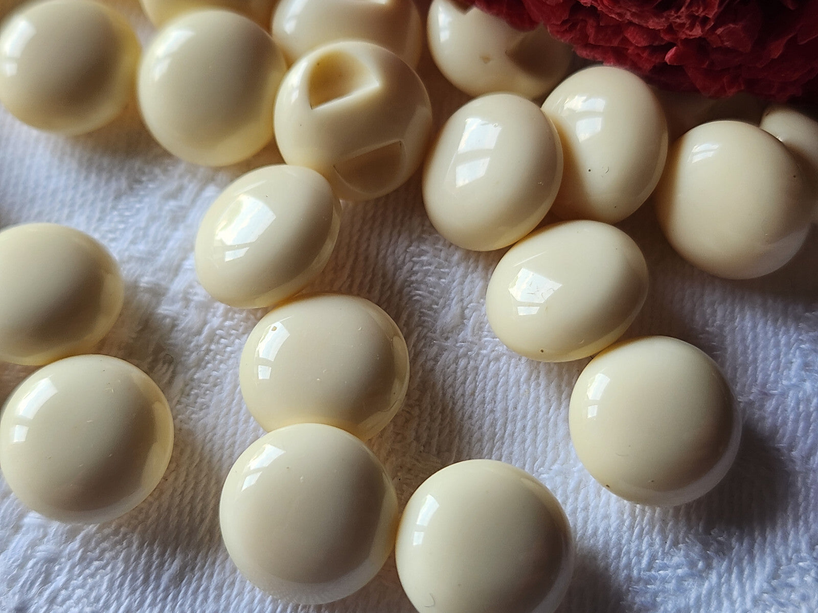 Lot 15 boutons vintage créùe demi sphere ^pied plat petit 1,2 cm ref 1986