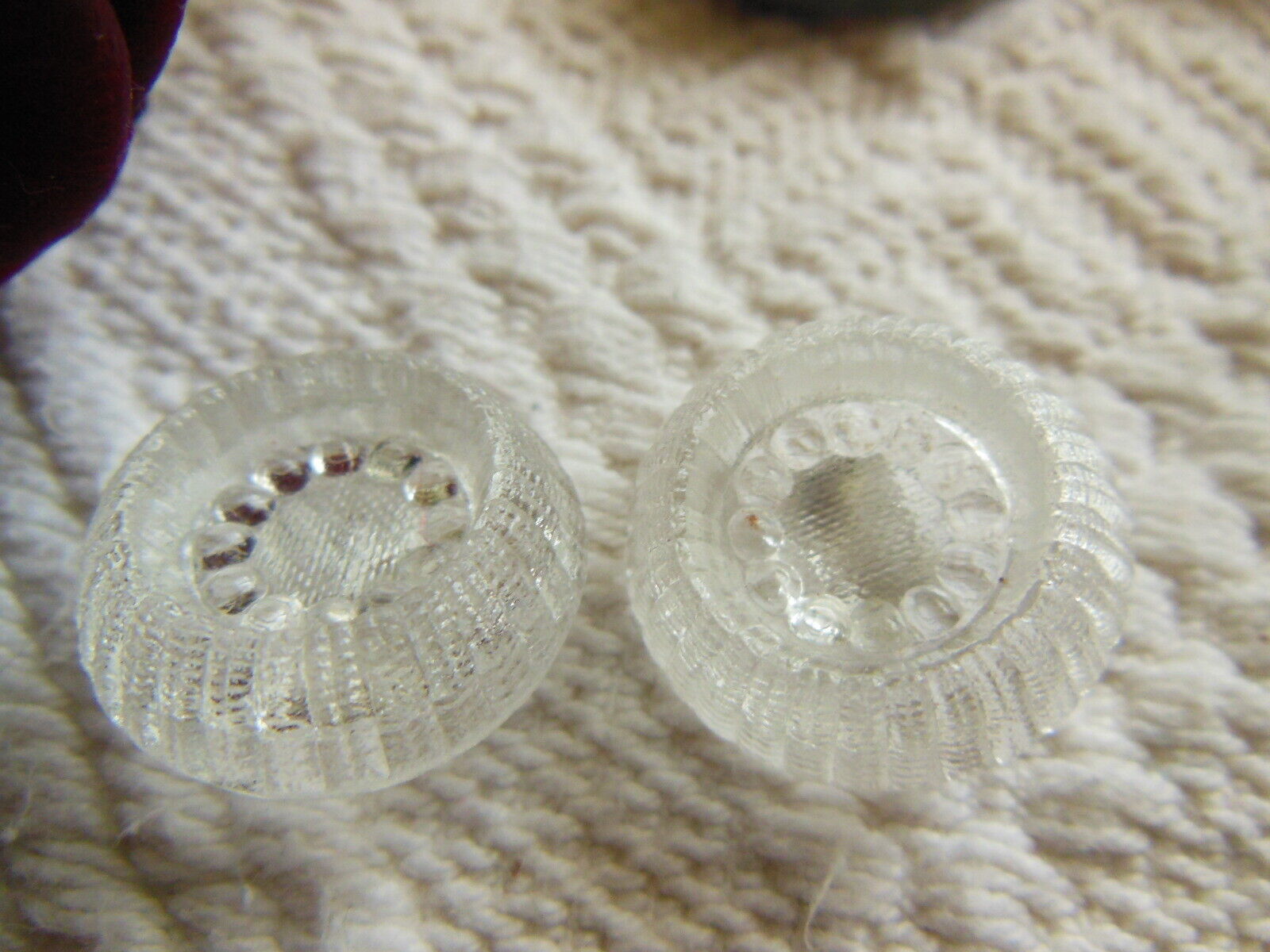 Duo gros boutons anciens en verre transparent volume  2,2 cm  vintage G15H