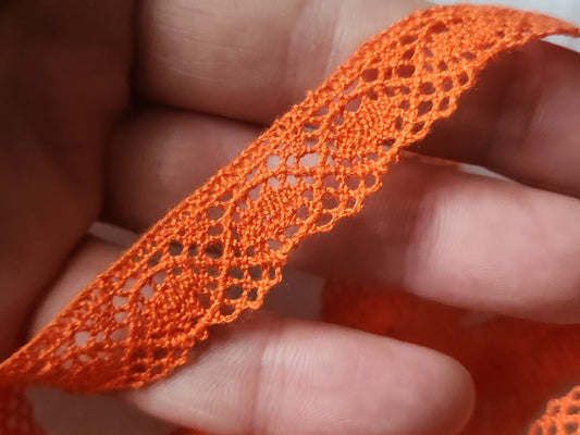 Dentelle vintage orange  coton 3 métres sur 1,5 cm A3