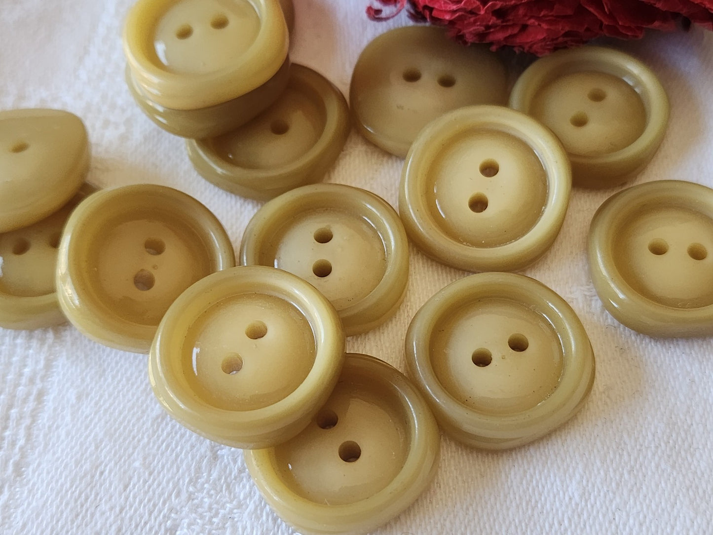 Lot 15 boutons vintage à trous marron clair lumineux 2 cm ref 4963