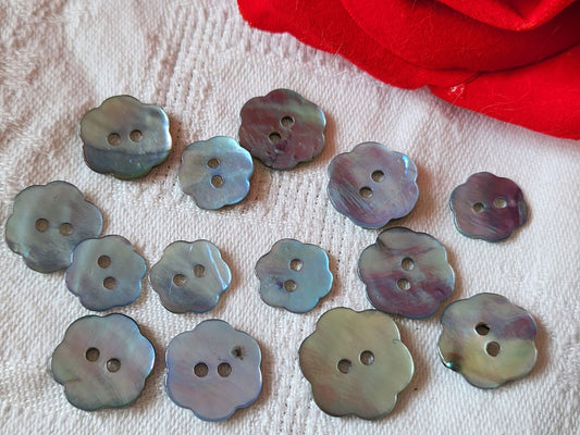 Lot 14 boutons vintage en nacre bleu panaché  fleur 1,2 à 1,7 cm ref 1226