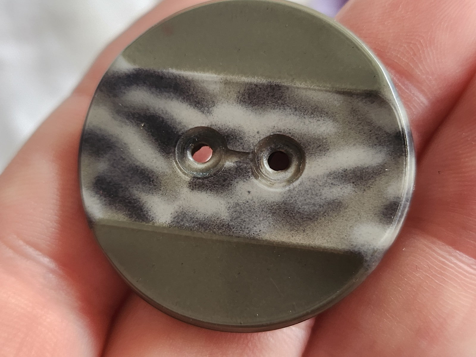 Gros bouton ancien en celluloïd gris collection diamètre: 3,6 cm D14P