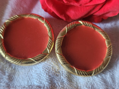 Duo boutons vintage en métal doré  rouge à pied 2,5 cm D12D