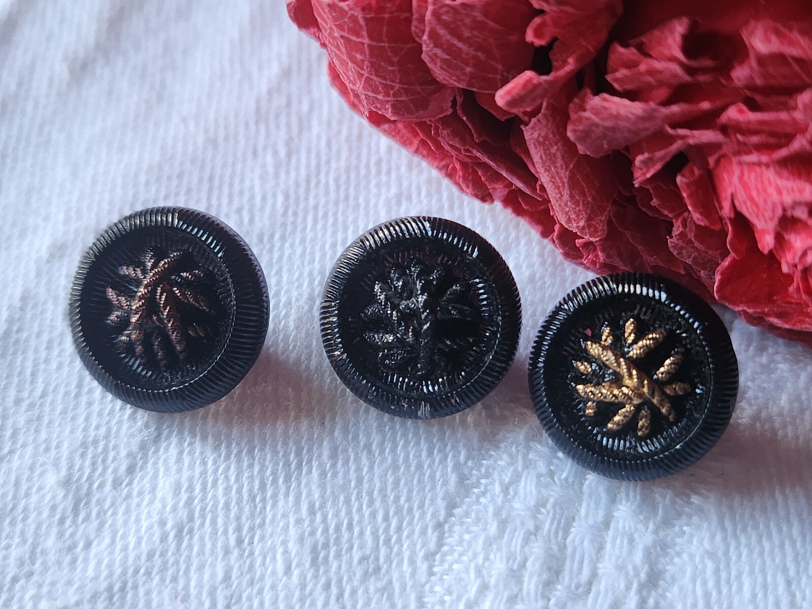 Trio jolis boutons anciens en verre panaché 1,3 cm D8D