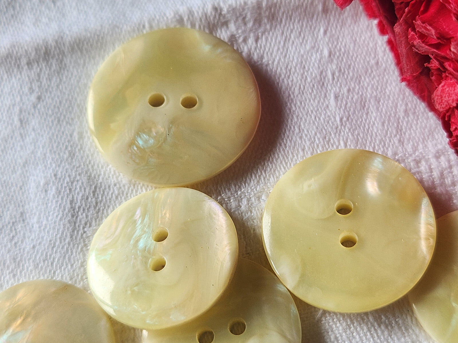 Lot 8  boutons vintage panaché creme irisé mordoré 2 à 2,8 cm ref 4914