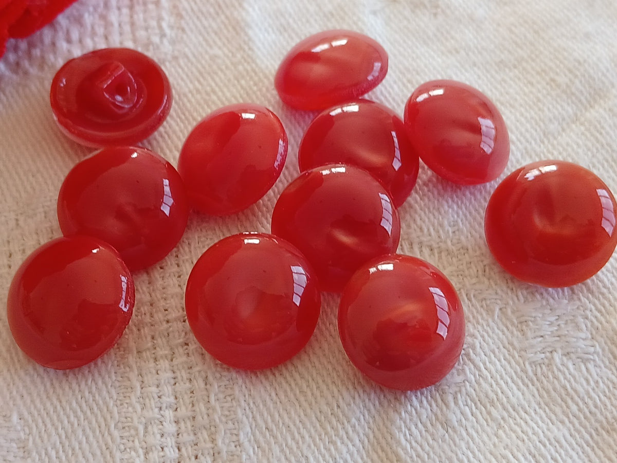 Lot 6 boutons vintage en verre rouge laiteux 1,3 cm ou 13 mm pied ref 6469
