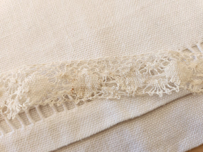 Dentelle ancienne pour pourtour mouchoir  lin  T2-18