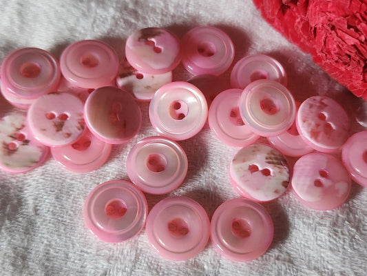 Lot 12 petits boutons anciens en nacre rose flashy vintage 1,1 cm ref 5006