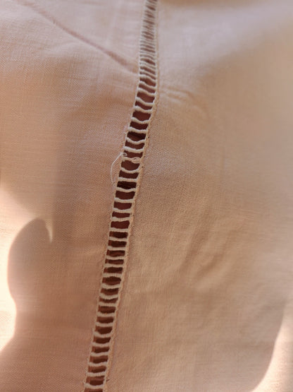 Monogramme ancien HK retour de drap rose brodée jour B7