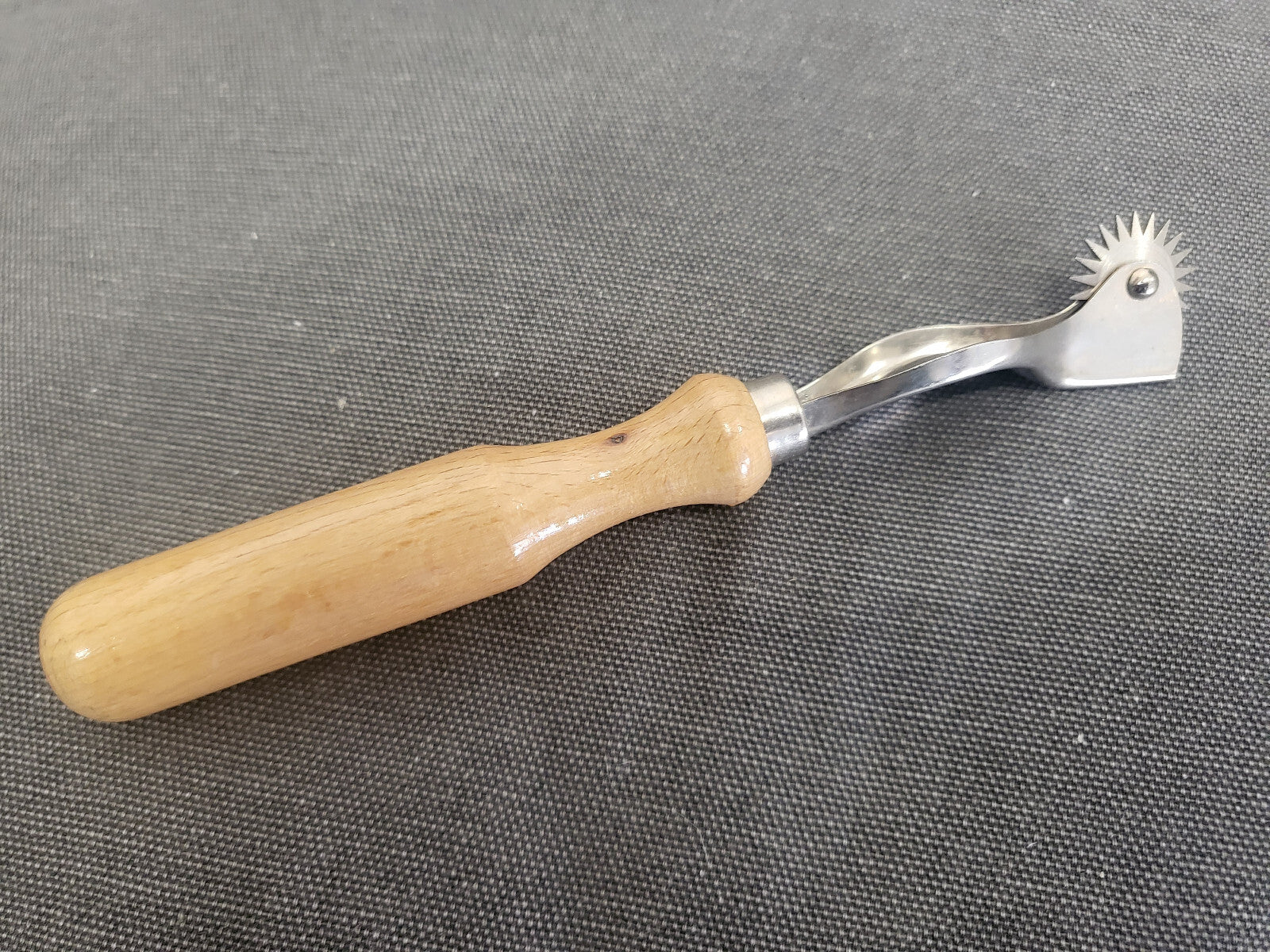 Roulette neuve vintage à patron roue ancienne bois  bois N°2 T1