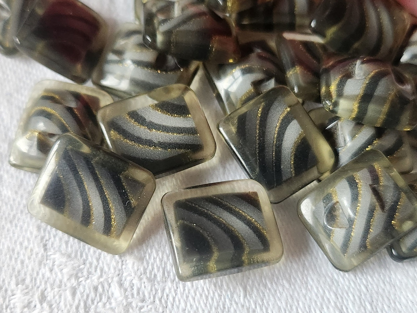 Lot 12 boutons vintage gris  inclusion paillette 1,2  sur 1,4 cm ref 350