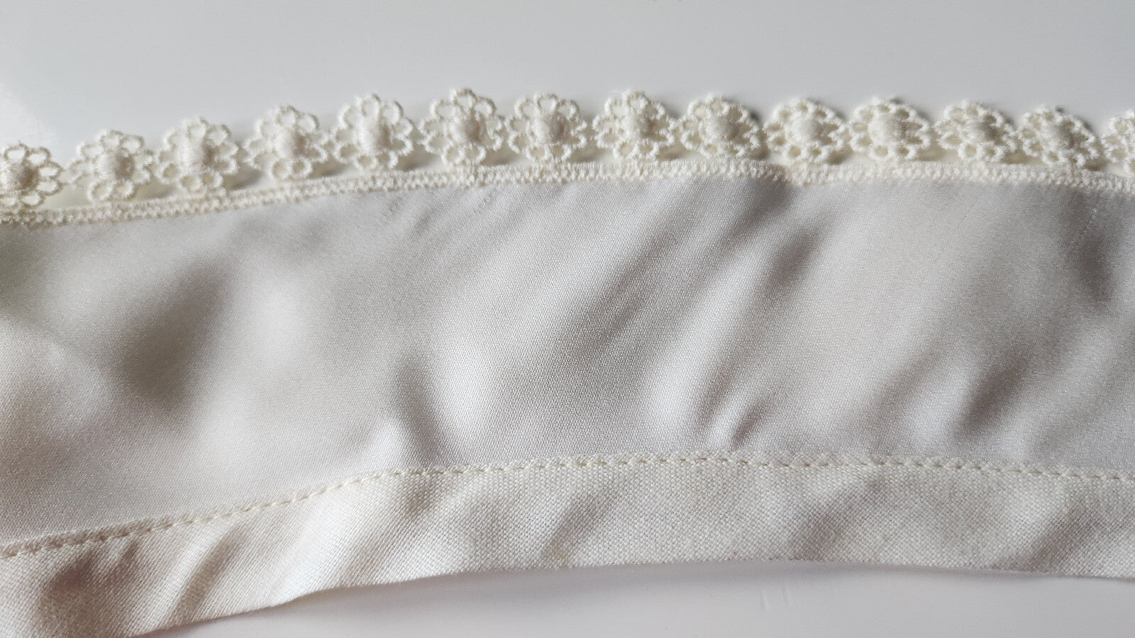 Ancien  col dentelle guipure satiné creme  B1-28