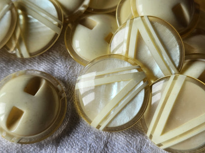 Lot 6 gros et beaux boutons vintage creme reflet nacré à pied 2,6 cm ref 4580