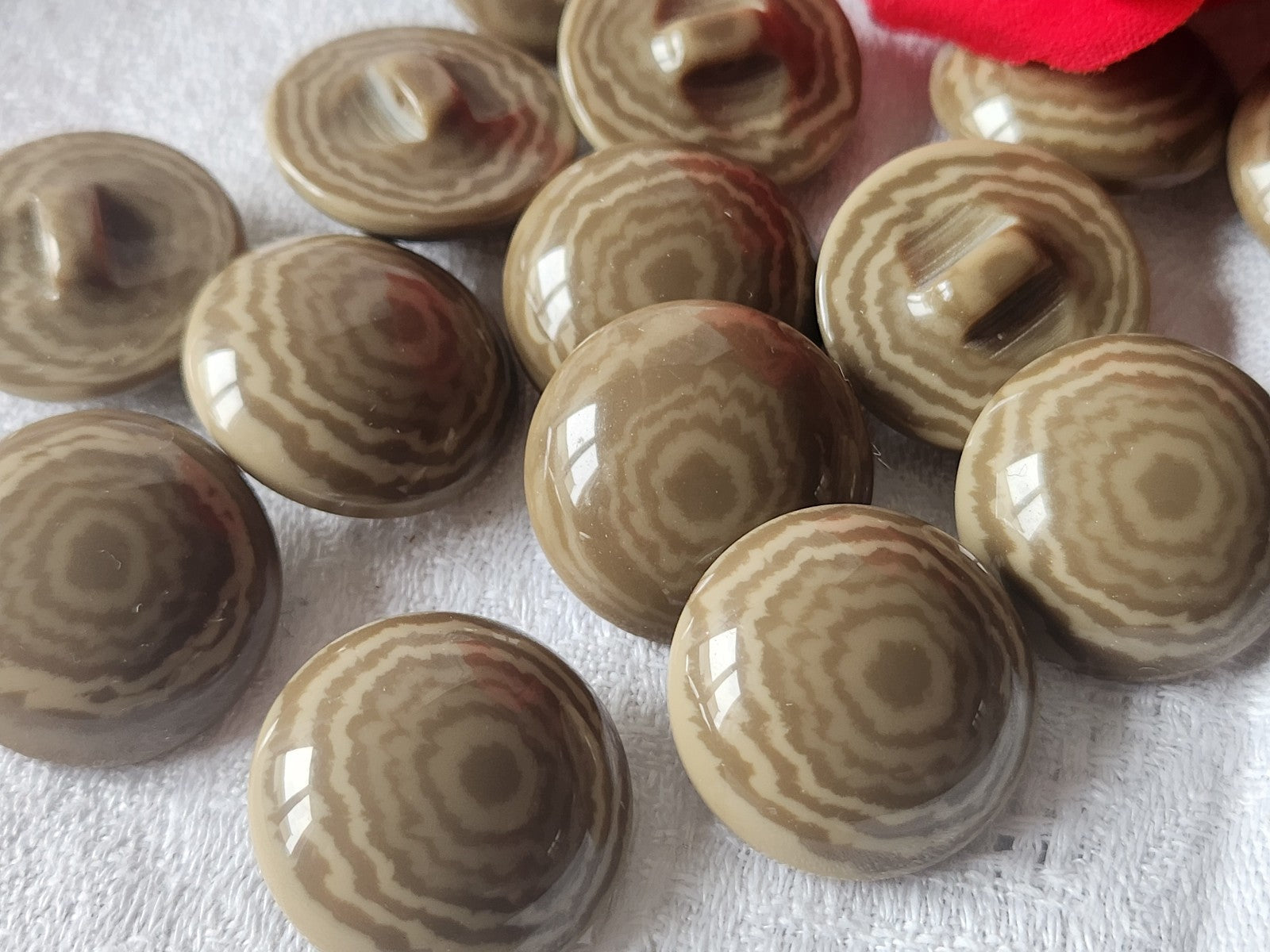 Lot 6 boutons vintage bombé marron  camaieu  pied veiné 2,2 cm ref 3163