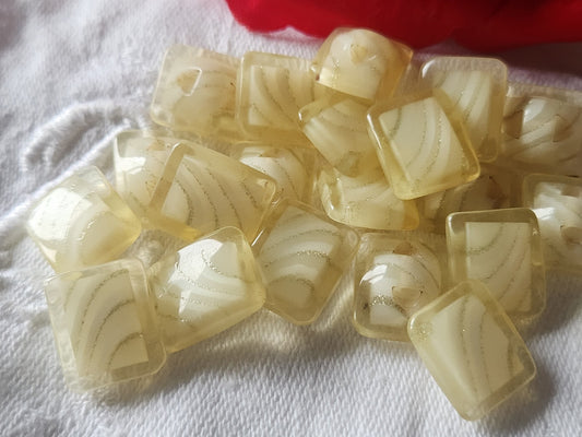 Lot 10 boutons vintage créme blanc  inclusion 1,2  sur 1,4 cm ref 3191