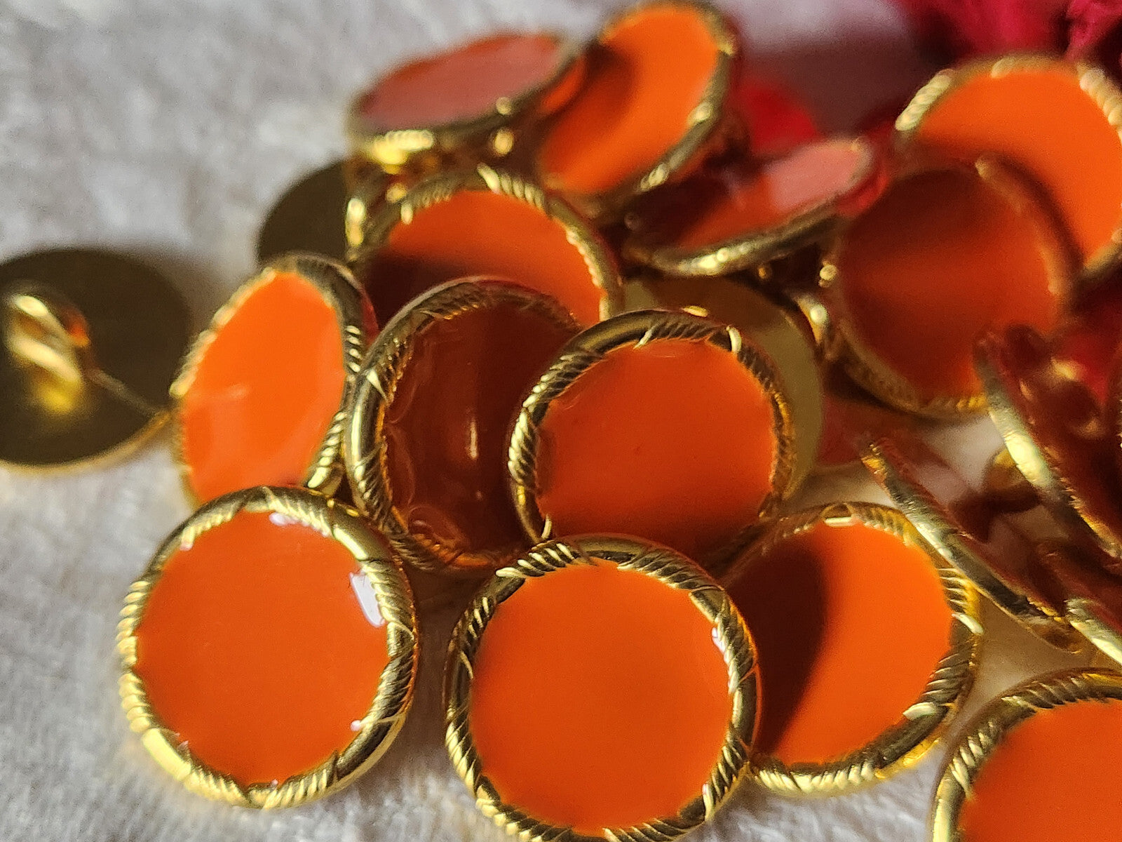 Lot 5 boutons vintage métal doré orange  à pied 1,5 cm ref 4830