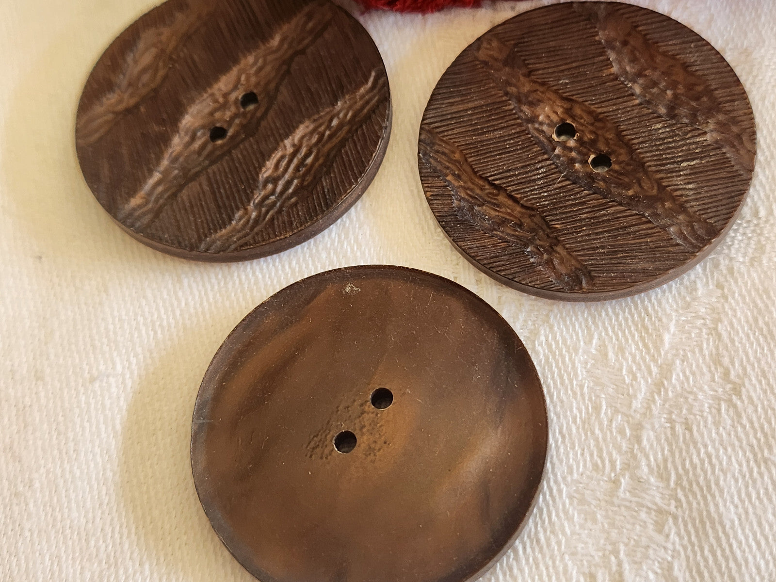 Trio énormes  boutons vintage marron mat texturé 3,4 cm ref 679