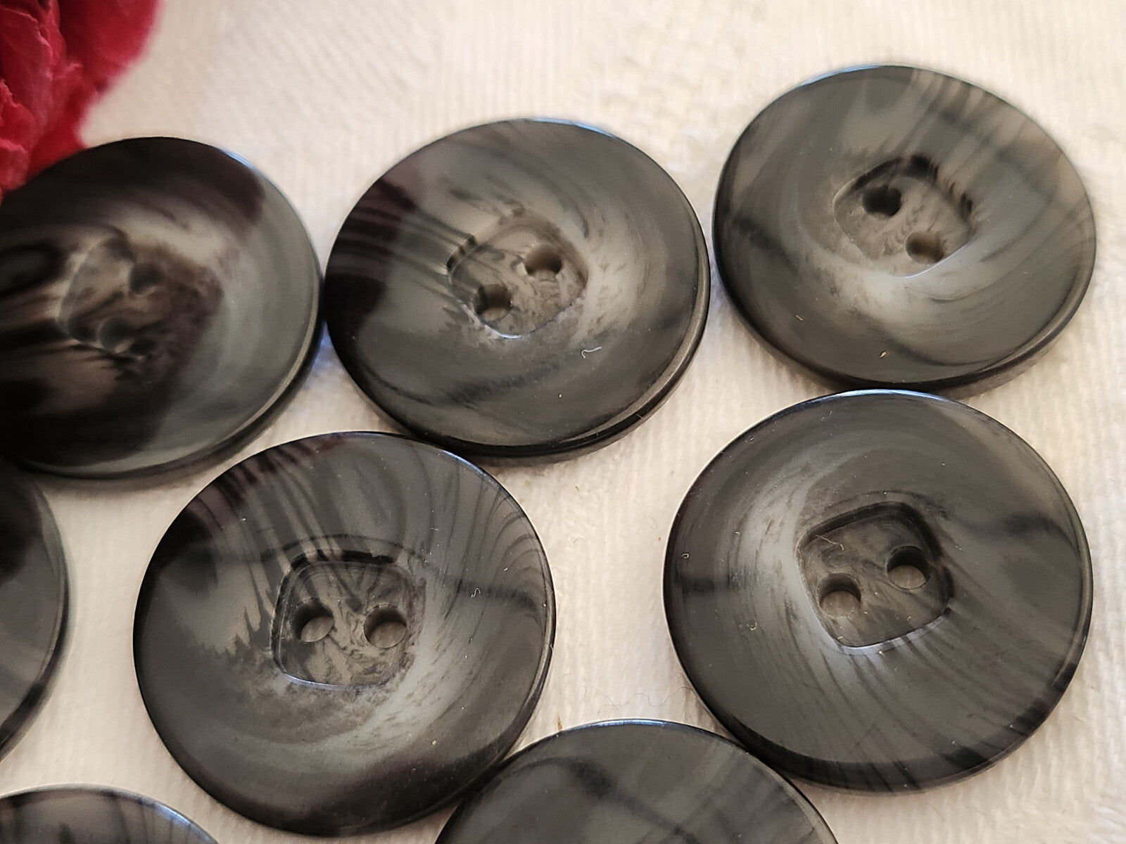 Lot 8 boutons vintage gri snoir veiné 2,2 cm ref 130