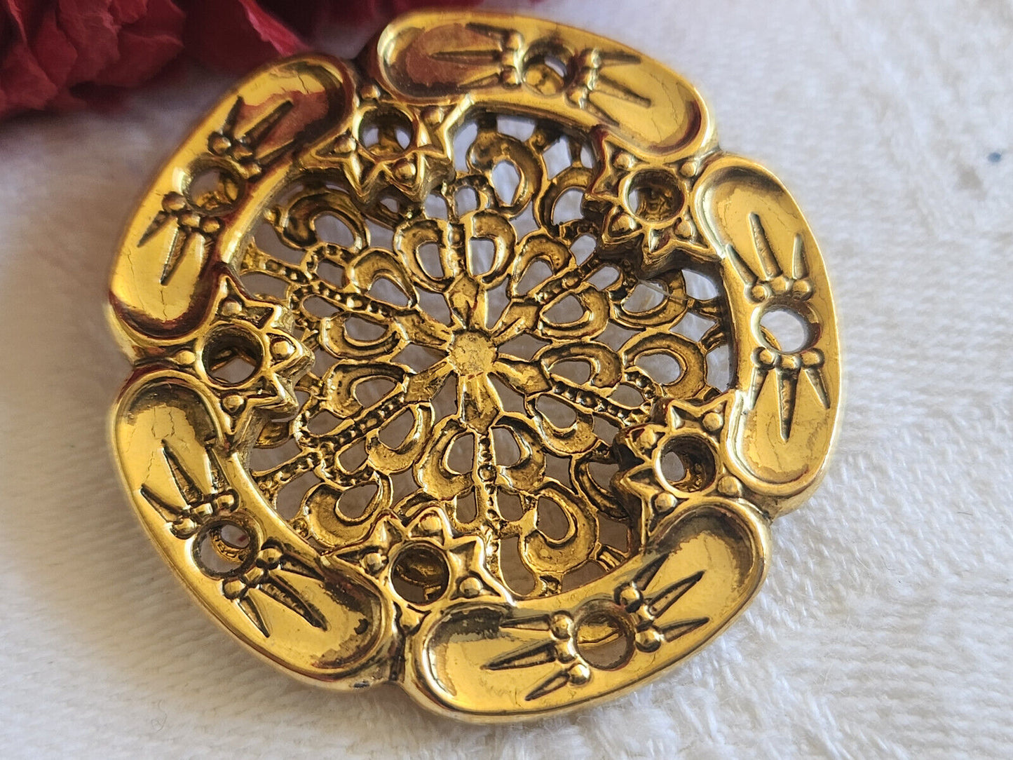 Enorme bouton vintage en métal motif ajouré 3,4 cm ref 621